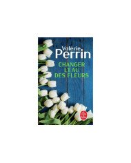 Changer l'eau des fleurs