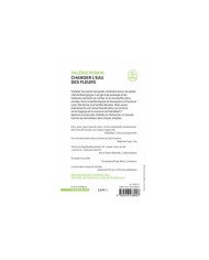 Changer l'eau des fleurs